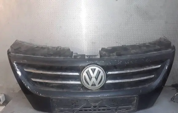 Volkswagen PASSAT CC Front bumper upper radiator grill 35D853651