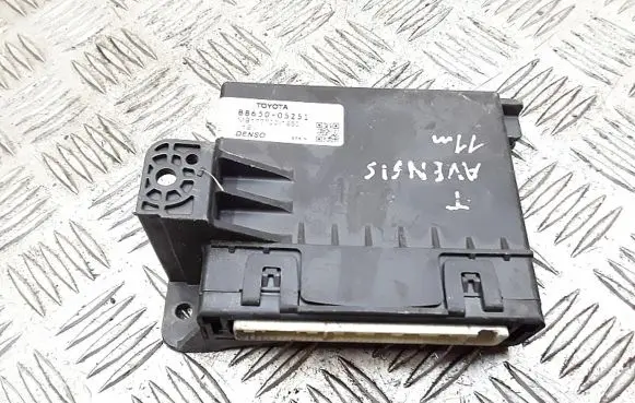 Toyota Avensis T270 Air conditioning/heating control unit 8865005251