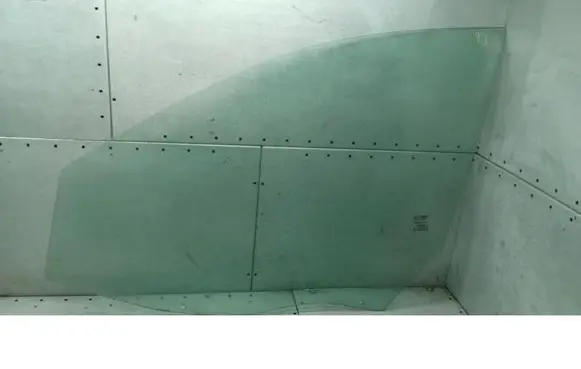 Fiat Stilo Front door window glass four-door 