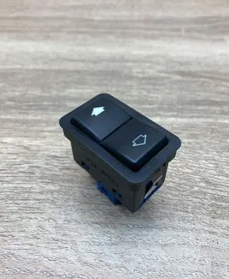 BMW 5 E34 Electric window control switch 8368932