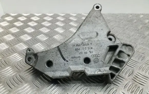 Volkswagen Tiguan Engine mounting bracket 03L199207