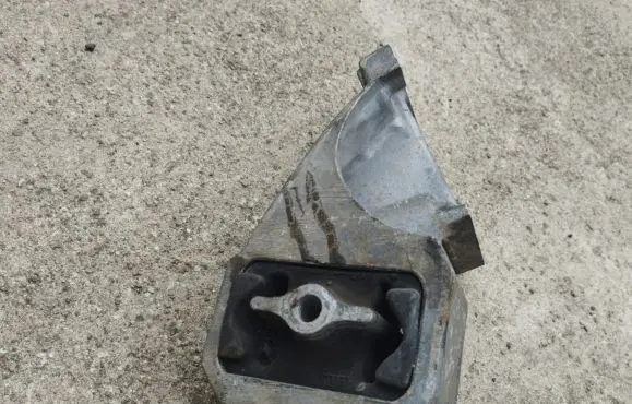 Jeep Grand Cherokee (WK) Engine mount bracket 52090309AD