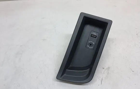 BMW 1 F20 F21 AUX in-socket connector 9207357 51169207357