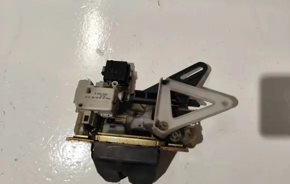 Volvo V70 Tailgate/trunk/boot lock/catch/latch 999065180