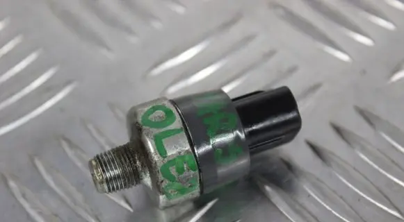Toyota Yaris Oil pressure sensor 