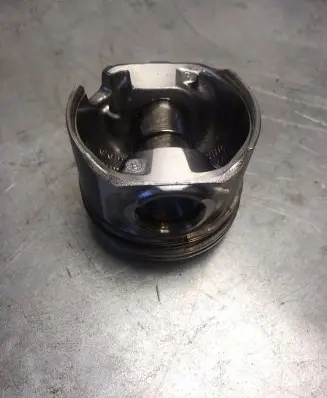 Volkswagen PASSAT B6 Piston 81L97A8
