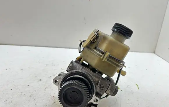 Mazda 5 Power steering pump