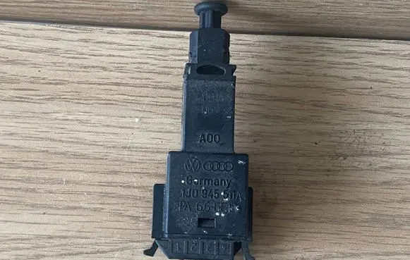 Audi A6 S6 C6 4F Brake pedal sensor switch 1J0945511A