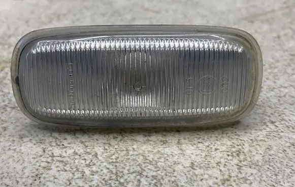 Audi A6 Allroad C5 Front fender indicator light E26002