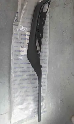 Volvo V60 Front bumper splitter molding 31425114