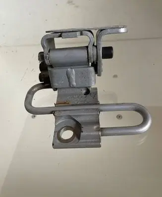Audi A6 S6 C5 4B Front door lower hinge 4B0831412B