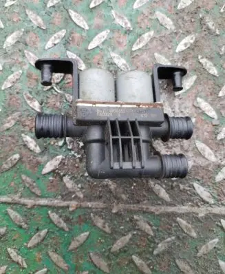 BMW X5 E53 Coolant heater control valve 6906652