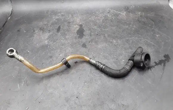 Volkswagen Touran I Fuel line pipe 038906081B