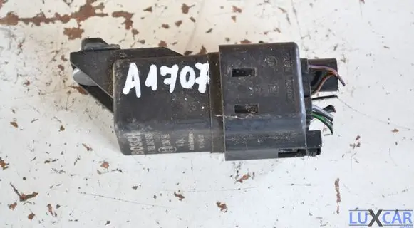Volkswagen Tiguan Glow plug pre-heat relay 038907281D