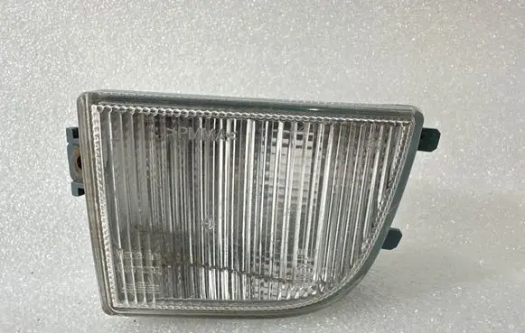 Volkswagen PASSAT B4 Front reflector 858051