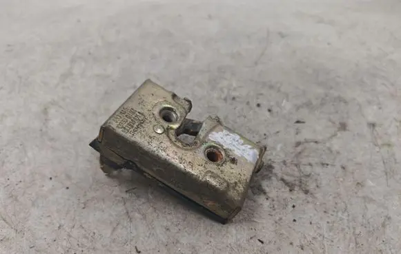 Audi 80 90 B3 Rear door lock 893185