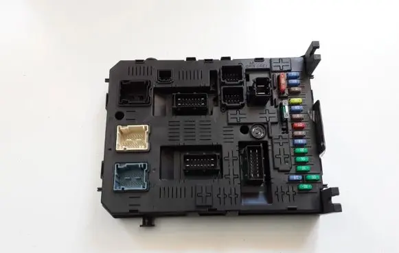 Peugeot 5008 Comfort/convenience module 9666895380