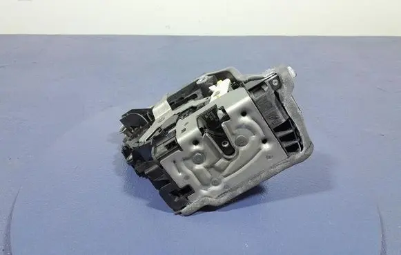 BMW X5 E53 Front door lock 9464890