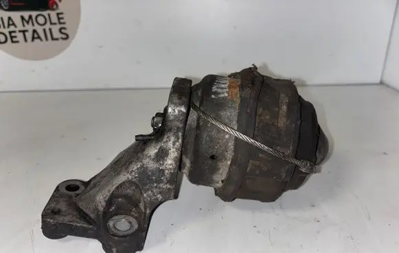 Volvo V70 Engine mounting bracket 86341232