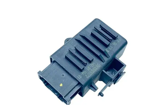 Volkswagen Jetta VI Seat heating relay 5K0959772