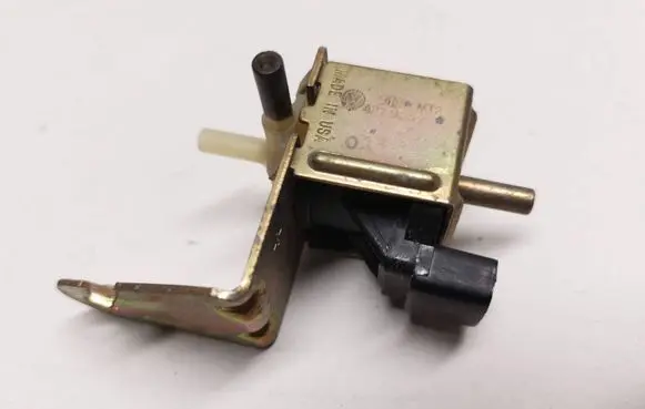 Audi A6 S6 C4 4A Air conditioning (A/C) expansion valve 4879062