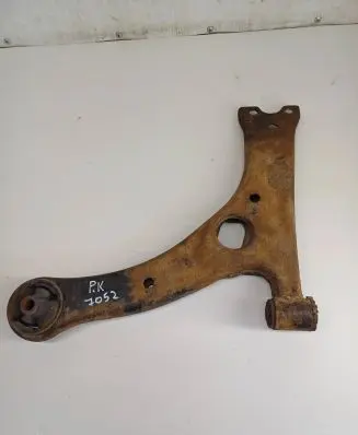 Toyota Avensis T250 Front lower control arm/wishbone