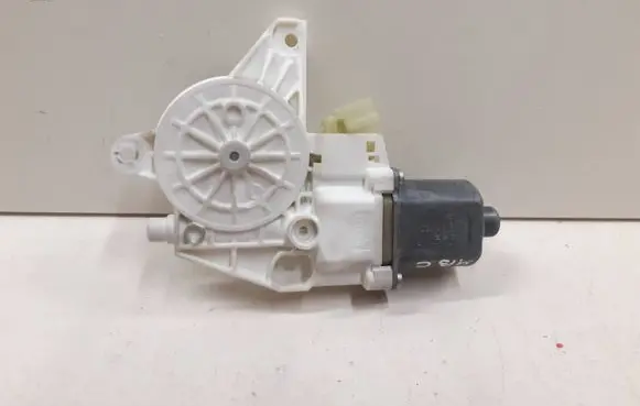 Mercedes-Benz C W204 Front door window regulator motor A2048200142