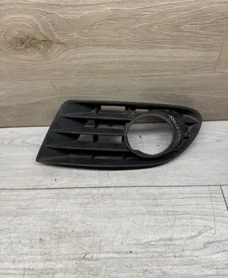 Volkswagen Golf Plus Front fog light trim/grill 5M0853666B