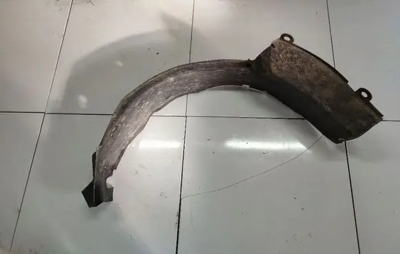 Front wheel arch liner splash guards