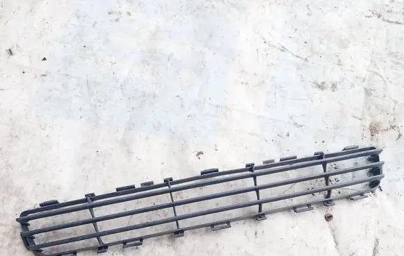 Toyota Avensis T250 Front bumper lower grill 5311205051