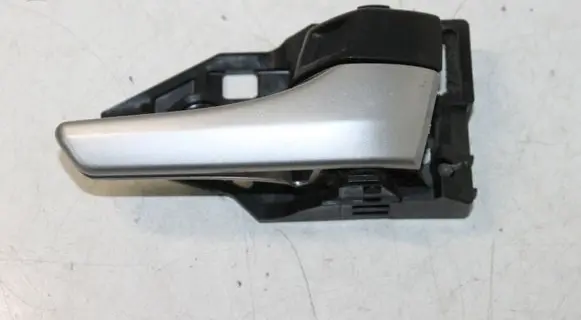 Toyota Prius (XW30) Front door interior handle