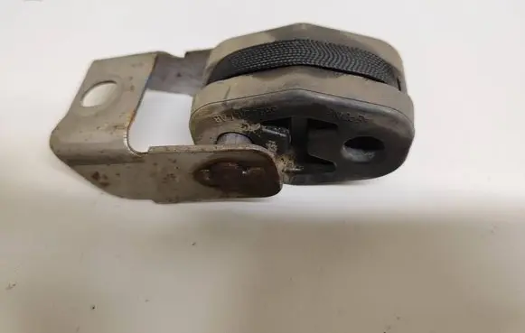 Dodge Challenger Muffler mount bracket/holder 68242144AB