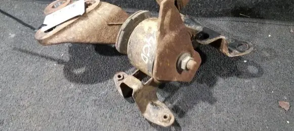 Mazda 323 Engine mount bracket