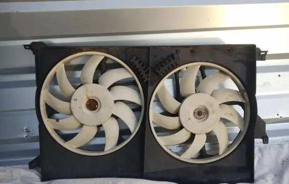 Opel Vectra C Radiator cooling fan shroud 13114370 13114371