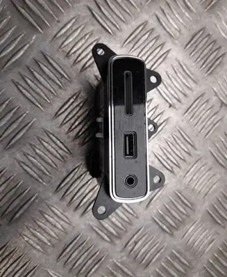 Dacia Duster AUX in-socket connector 68258696AA