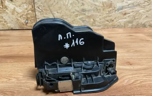 BMW 5 E60 E61 Front door lock 7202149 A053702