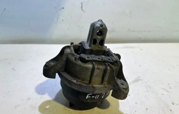 BMW 5 F10 F11 Engine mount bracket 13981112