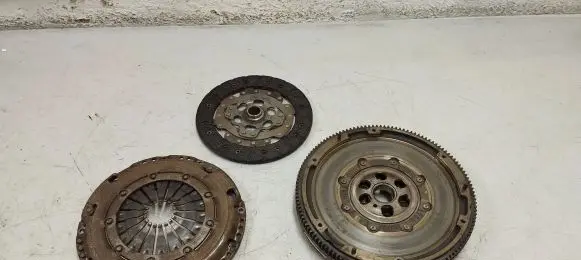Audi Q2 - Clutch set kit 04c105266e 04c141025r 04c141031h