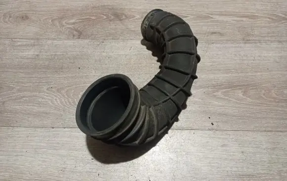 Volvo V70 Air intake duct part 08634143