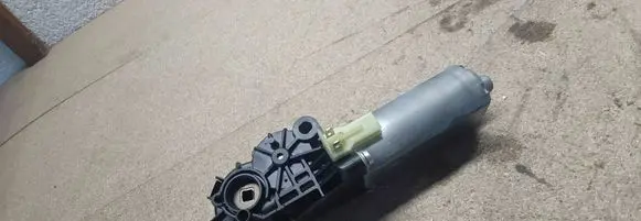 Volvo XC90 Seat adjustment motor 30675176 0390203214