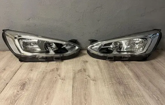 Ford Focus Headlight/headlamp JX7B-13W029-AE