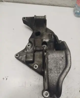 Volvo V40 Cross country Generator/alternator bracket 31401103