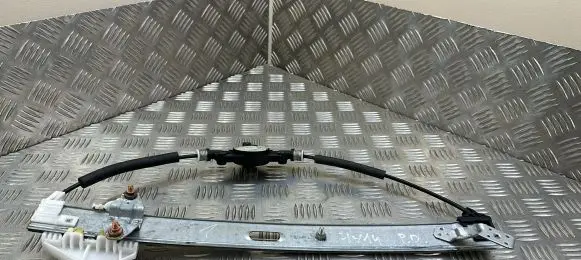 Mazda 3 II Front window lifting mechanism without motor
