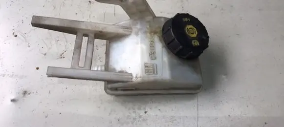 Brake fluid reservoir