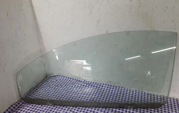 Volkswagen New Beetle Front door window/glass (coupe) 