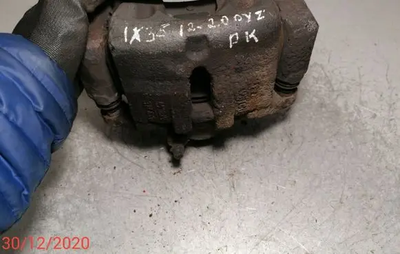 Hyundai i30 Front brake caliper 