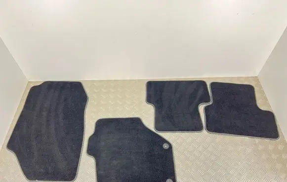 Peugeot 3008 III Car floor mat set 9839750480 9839750680 9839881680