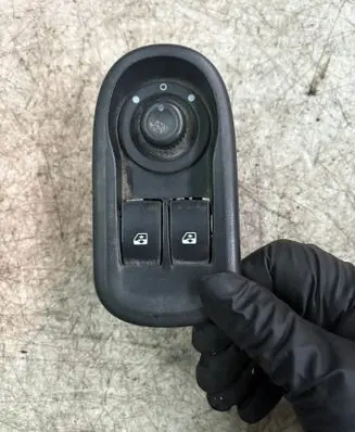 Renault Master III Electric window control switch 8200637849