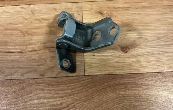 Mazda 3 I Front door lower hinge 