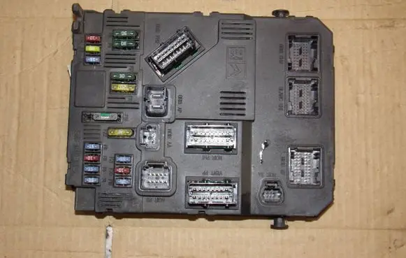 Peugeot 407 Comfort/convenience module S120104700 BSIS0200